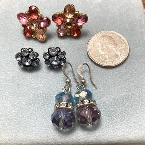 Lot of 3 pierced earrings in stunning colors.